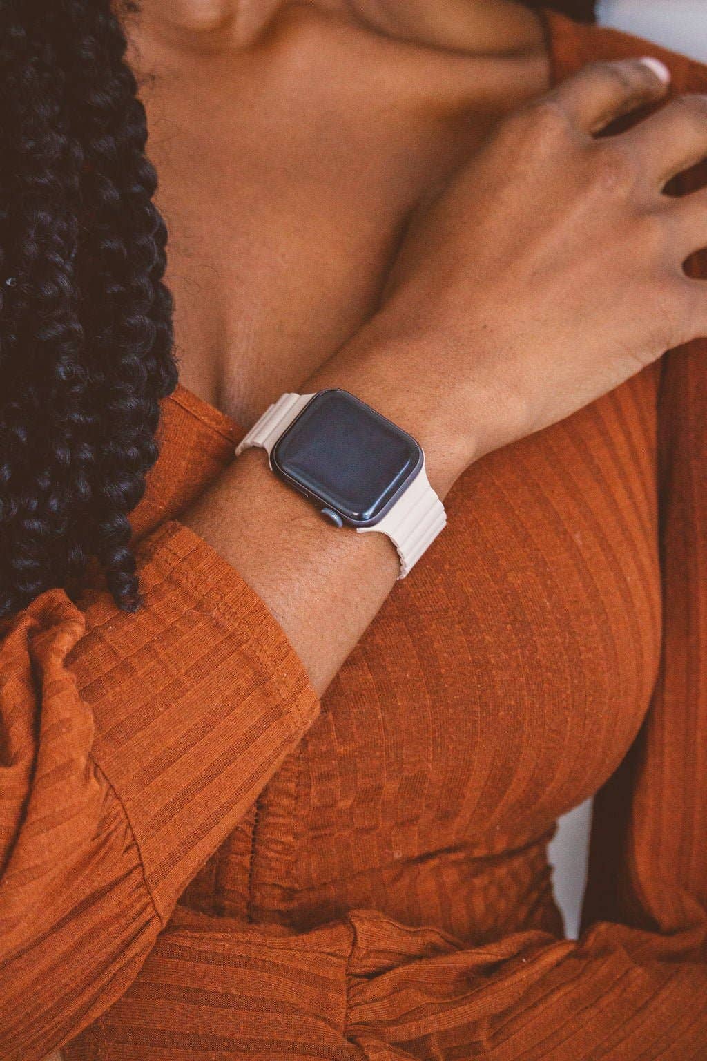 Nude Magnetic Loop Band
