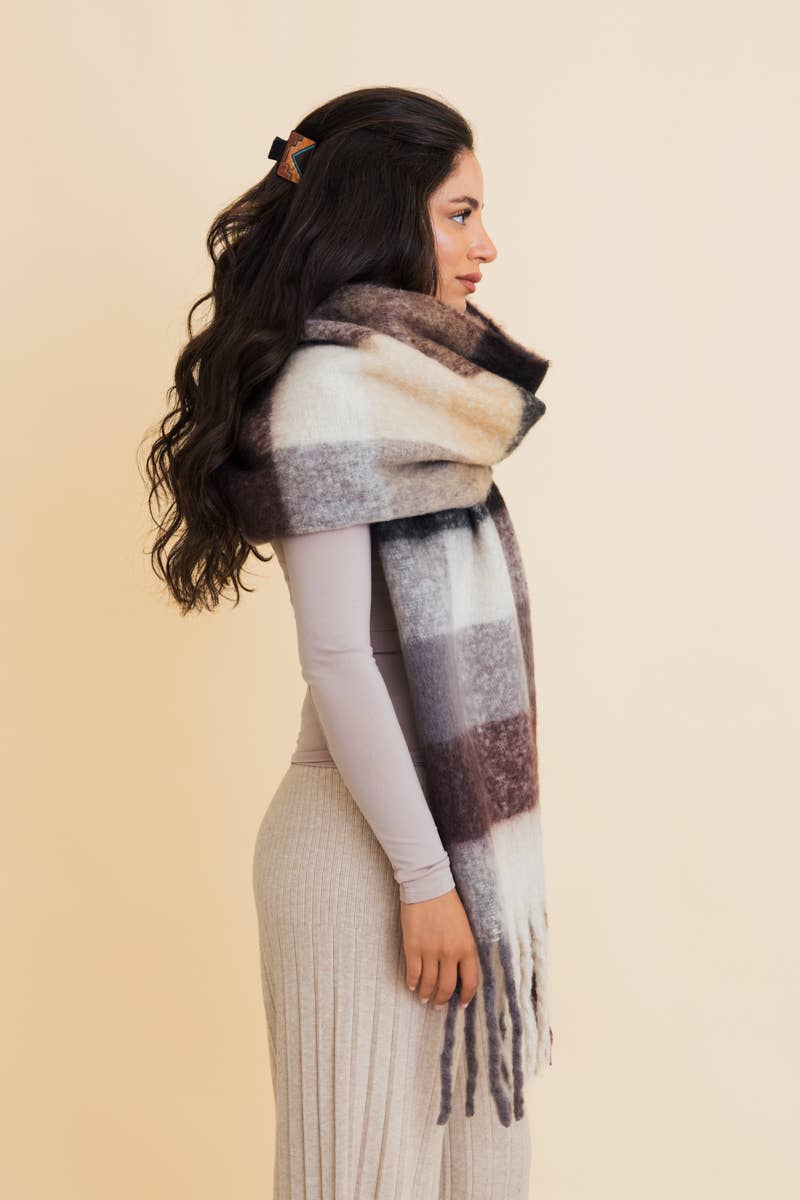 Oversized Fringe Scarf – Cozy Breeze