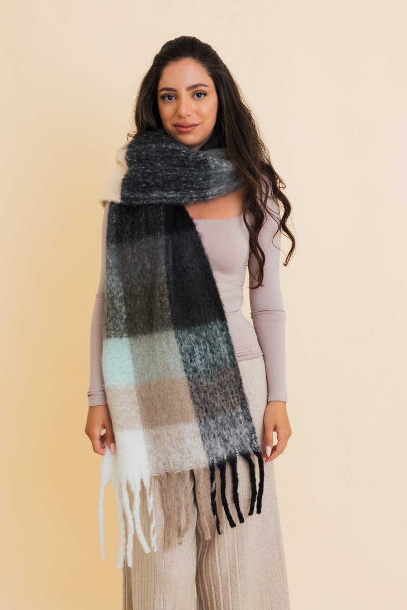 Oversized Fringe Scarf – Cozy Breeze