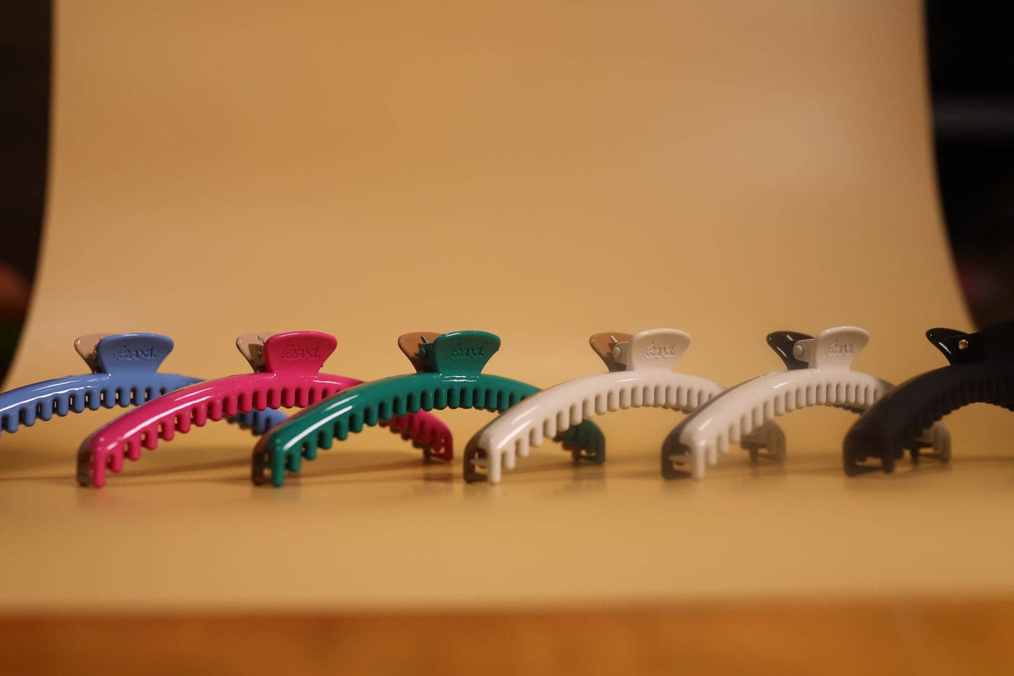 Kaxi Hair Clip I White + Brown