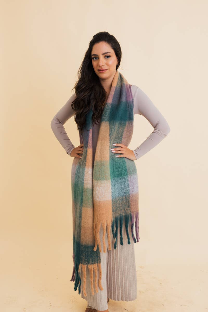 Oversized Fringe Scarf – Cozy Breeze