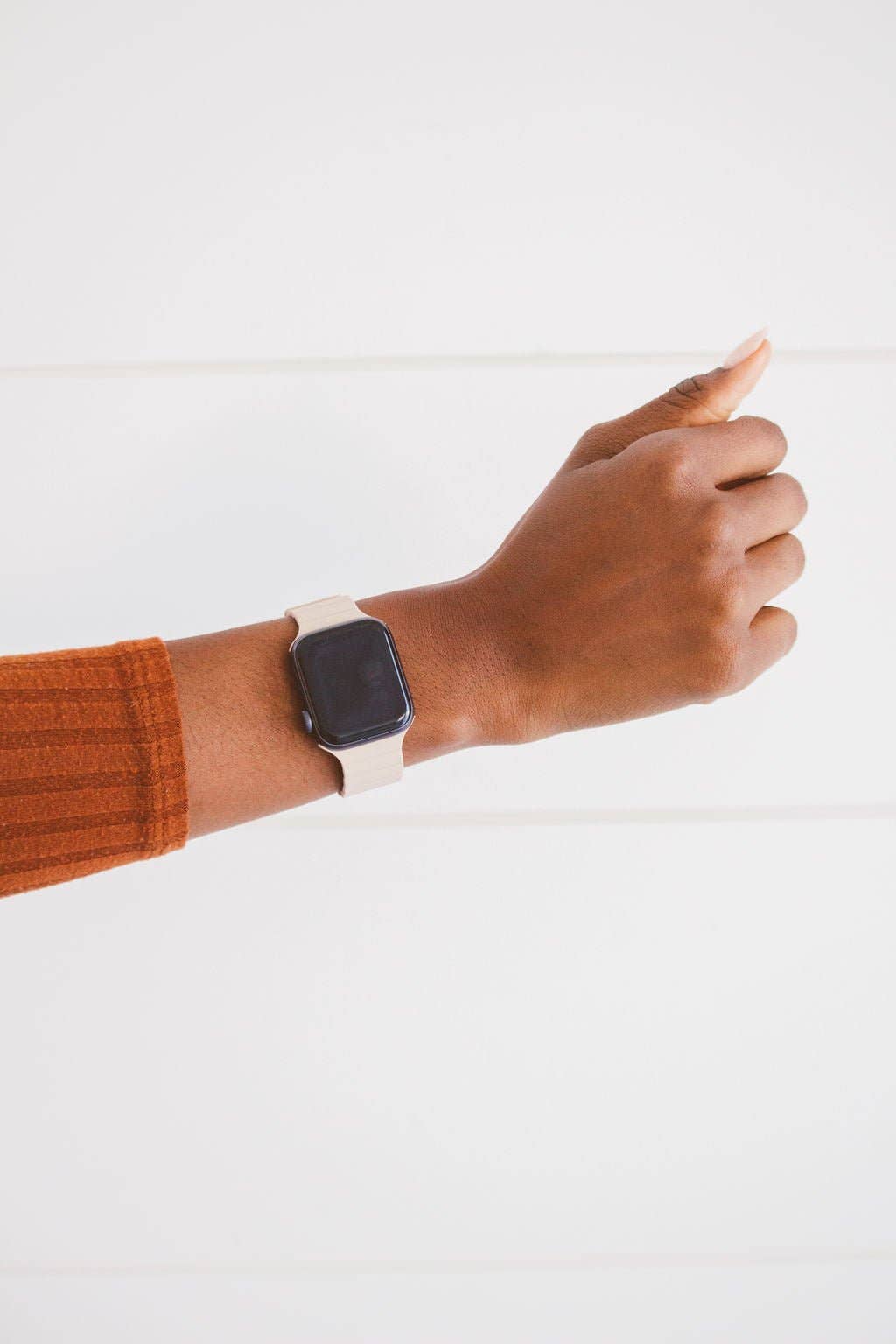 Nude Magnetic Loop Band