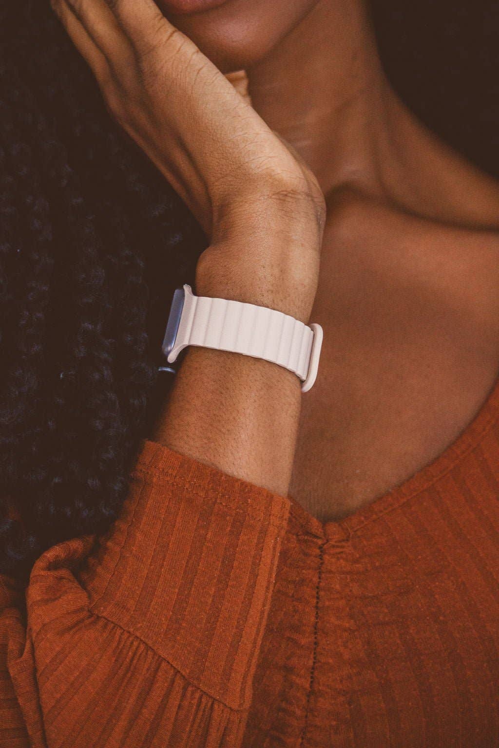 Nude Magnetic Loop Band