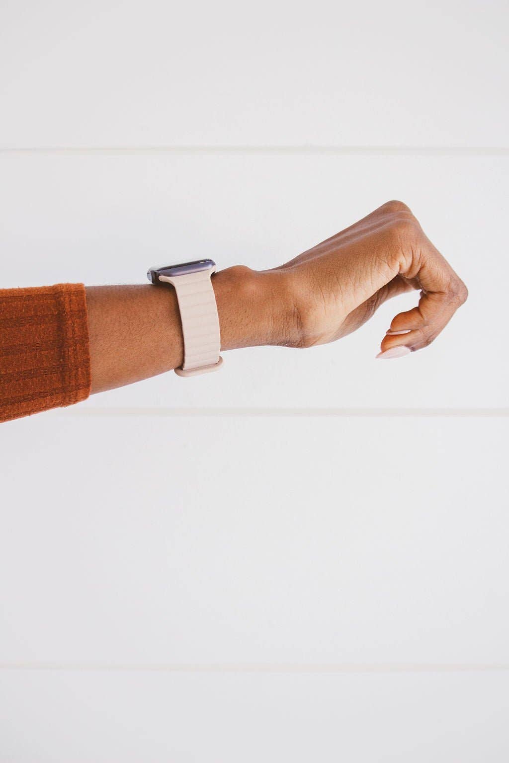 Nude Magnetic Loop Band