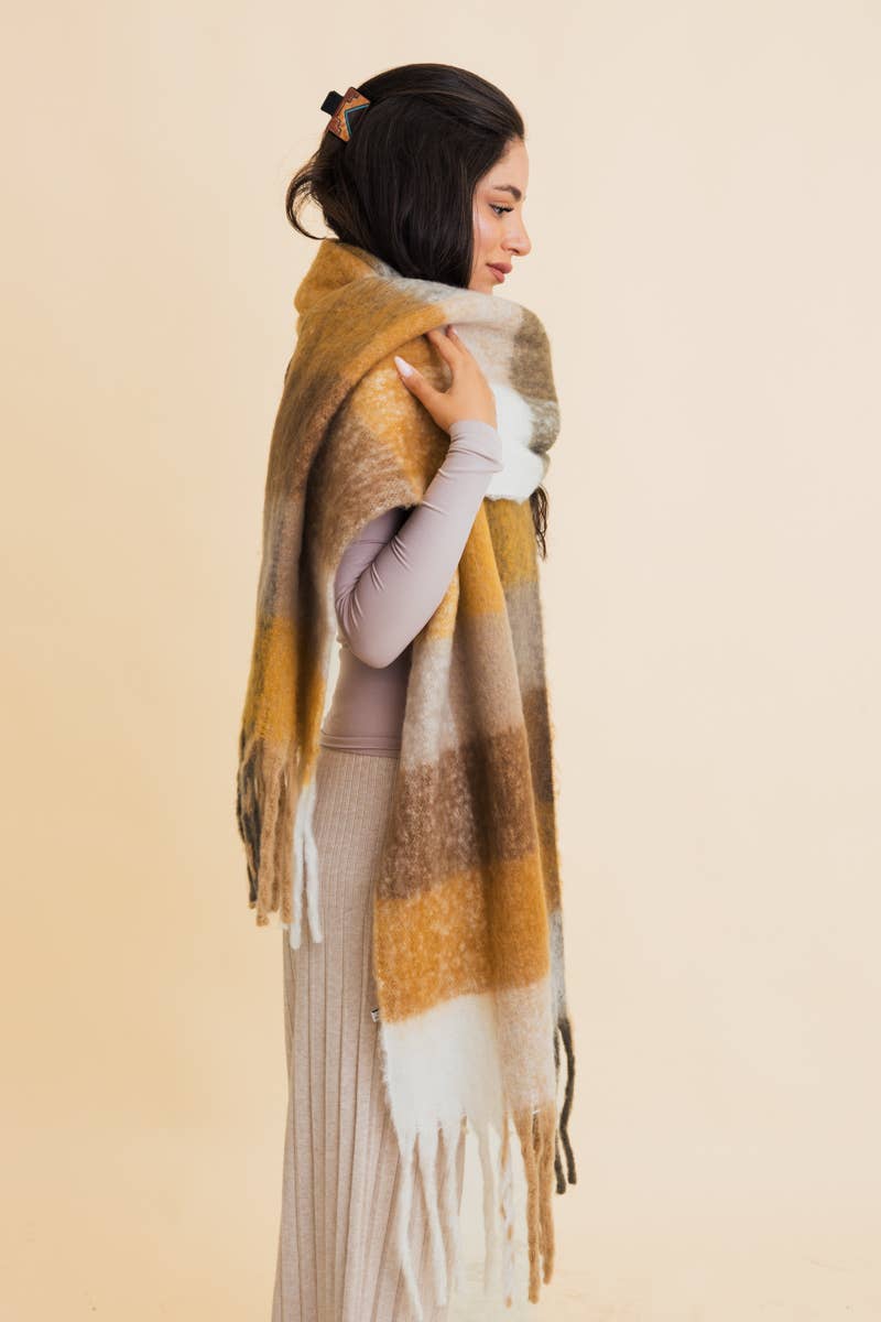 Oversized Fringe Scarf – Cozy Breeze