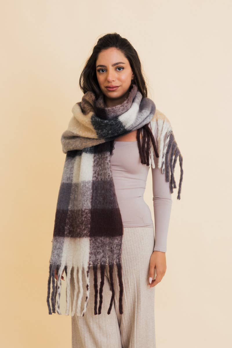 Oversized Fringe Scarf – Cozy Breeze
